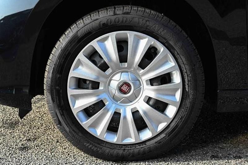 Nieuw Fiat Tipo 131 PK (96 kW) 2025 Zwart Sedan