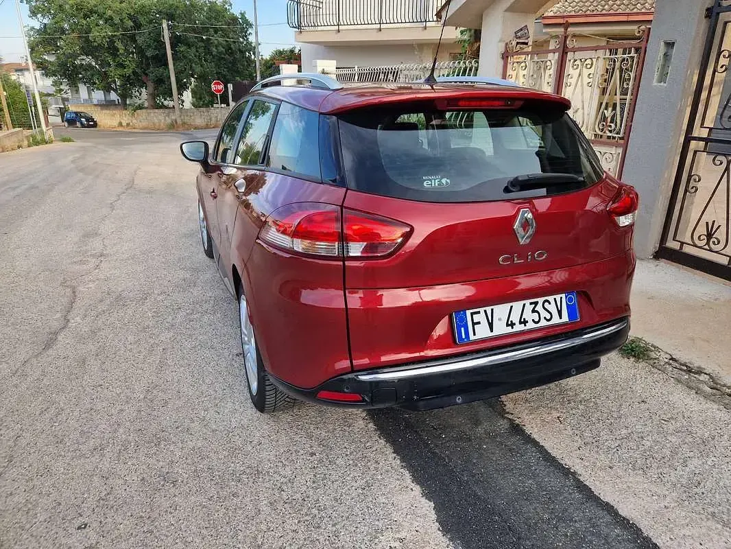 Usata Renault Clio Business 75 CV (55 kW) 2019 Rosso Station wagon