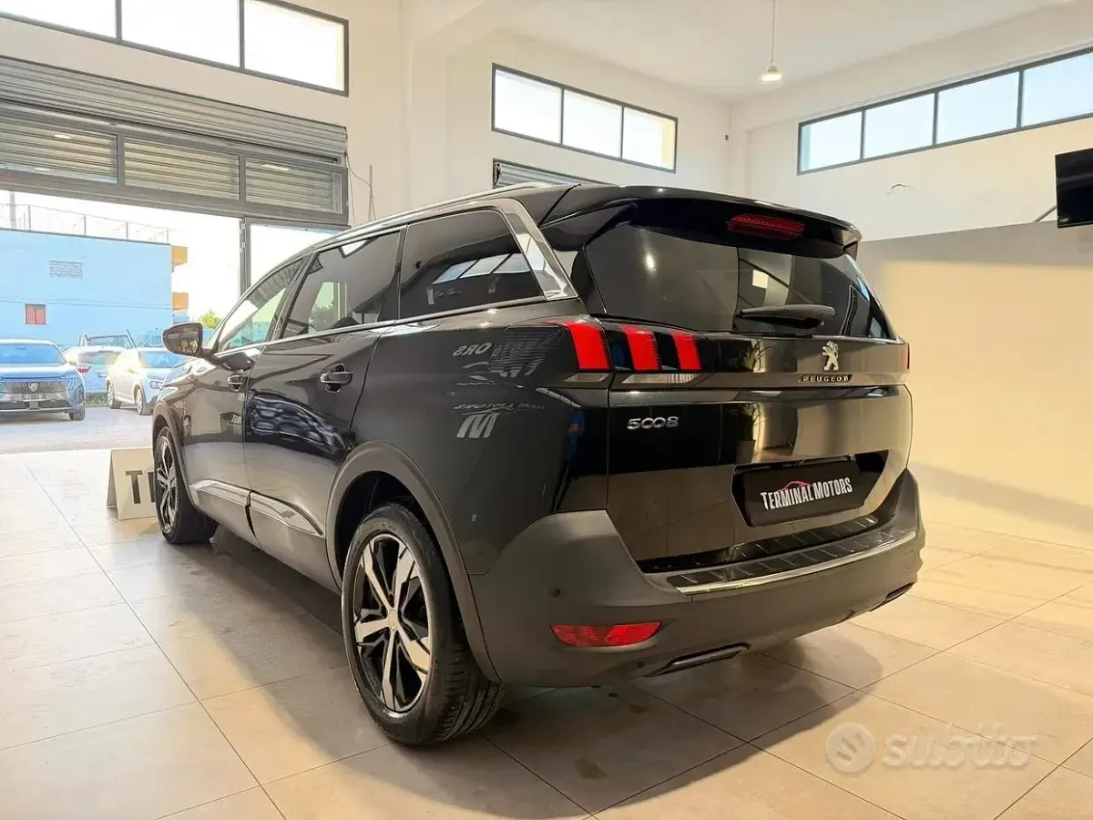 Gebraucht Peugeot 5008 Crossway 131 PS (96 kW) 2021 Schwarz SUV