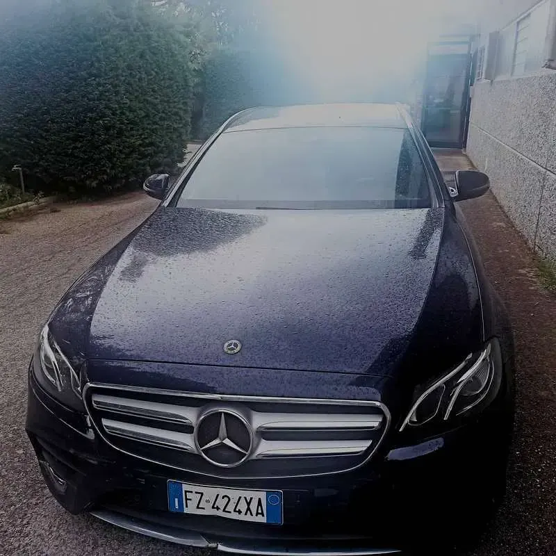 Gebraucht Mercedes E220 Premium 194 PS (142 kW) 2020 Blau Kombi