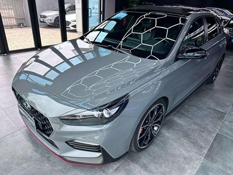 Grigio Usata 2020 Hyundai i30 N Performance Tre volumi | 27.950 € (Ottimo prezzo) - Immagine 1/4