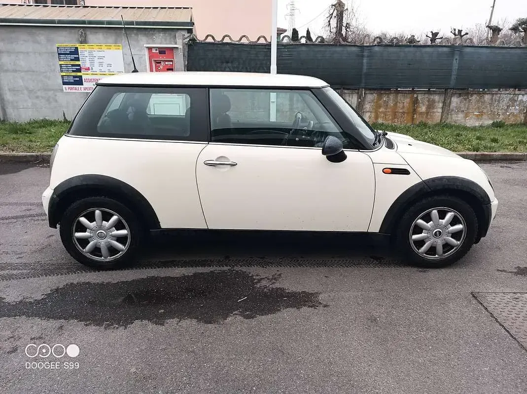 Usata Mini ONE 90 CV (66 kW) 2004 Utilitaria