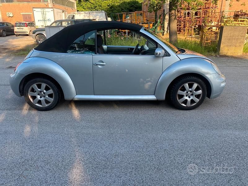 Usata VW New Beetle 101 CV (74 kW) 2004 Grigio Utilitaria