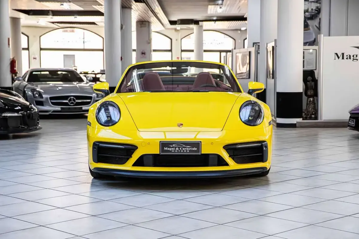 Usata Porsche 911 Carrera GTS Sport 480 CV (353 kW) 2021 Giallo racing Cabrio