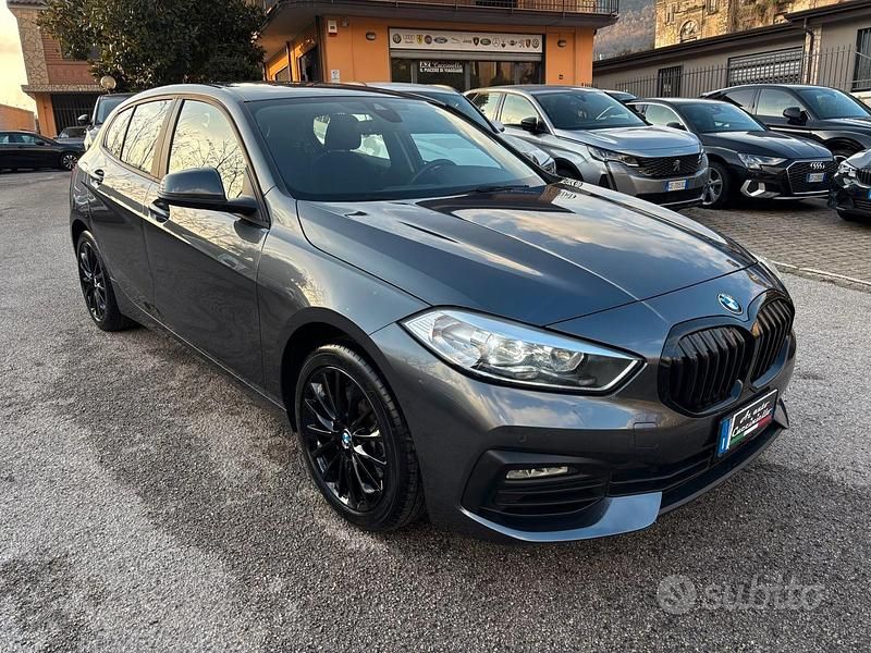 Usata BMW 116 Sport Line 116 CV (85 kW) 2021 Grigio Utilitaria