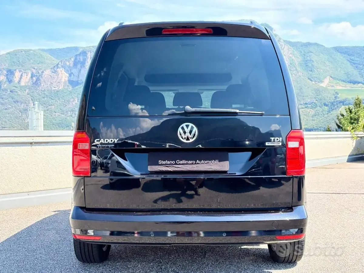 Usata VW Caddy Comfortline 102 CV (75 kW) 2016 Nero Monovolume