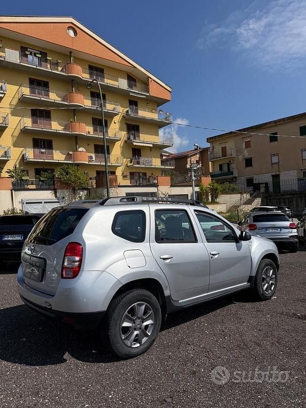 Usata Dacia Duster Lauréate 110 CV (80 kW) 2017 Grigio SUV