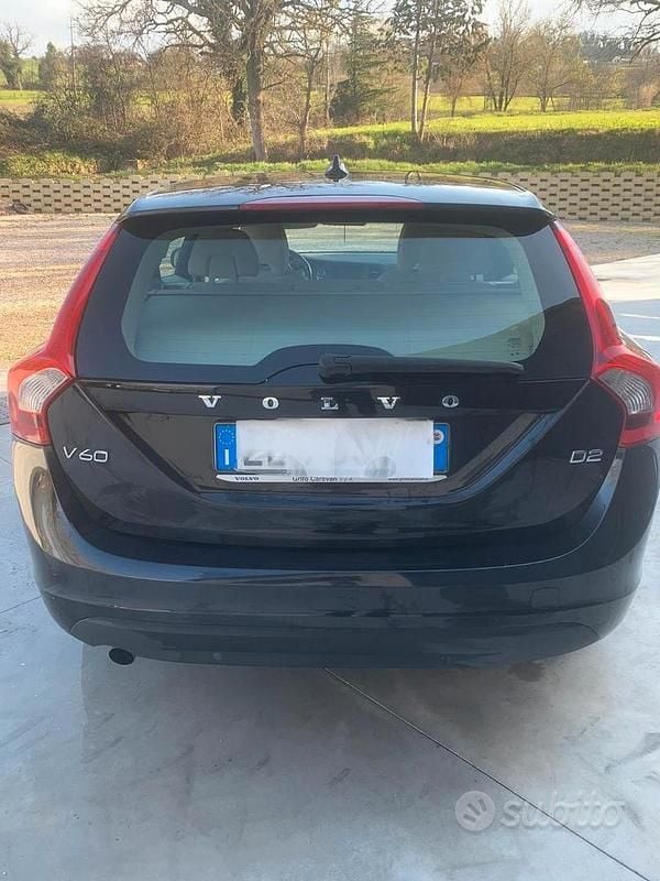 Usata Volvo V60 115 CV (84 kW) 2012 Nero Station wagon