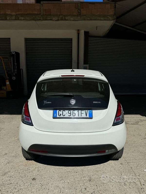 Usata Lancia Ypsilon 69 CV (50 kW) 2021 Bianco Utilitaria