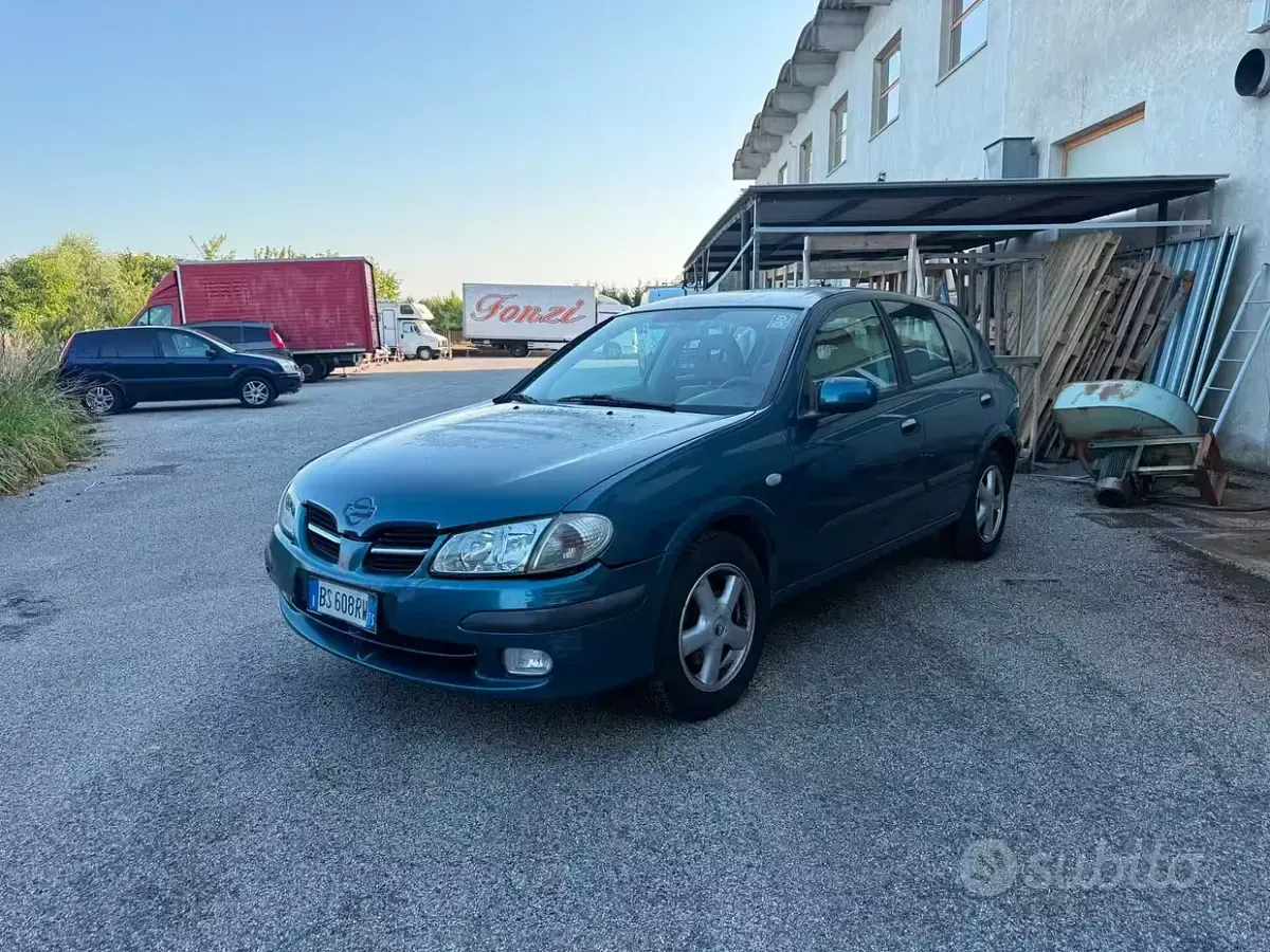 Usata Nissan Almera 90 CV (66 kW) 2002 Blu Berlina