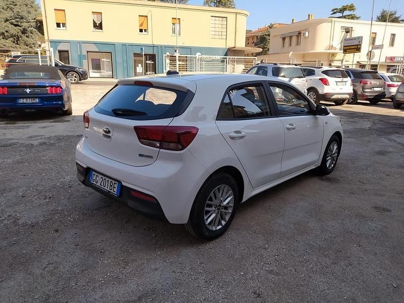 Usata Kia Rio Style 100 CV (73 kW) 2021 Bianco Berlina