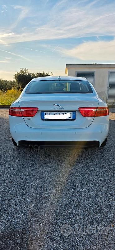 Usata Jaguar XE 200 CV (147 kW) 2016 Bianco Berlina