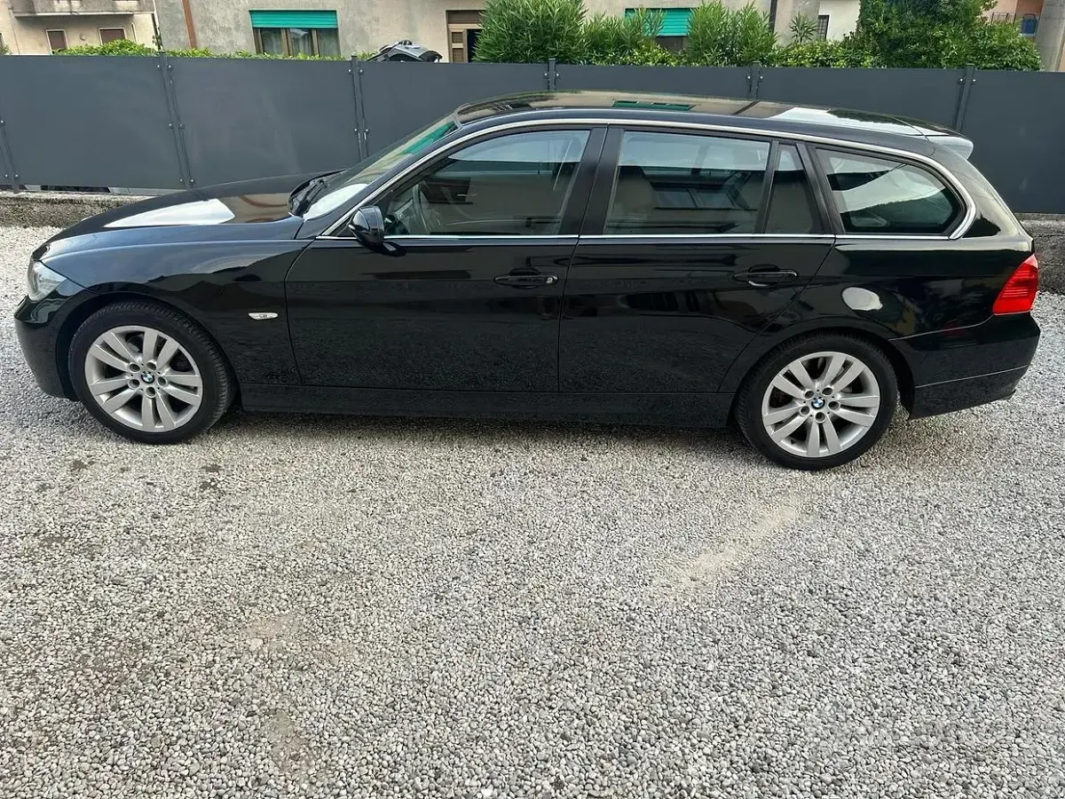 Usata BMW 330 231 CV (169 kW) 2007 Nero Station wagon