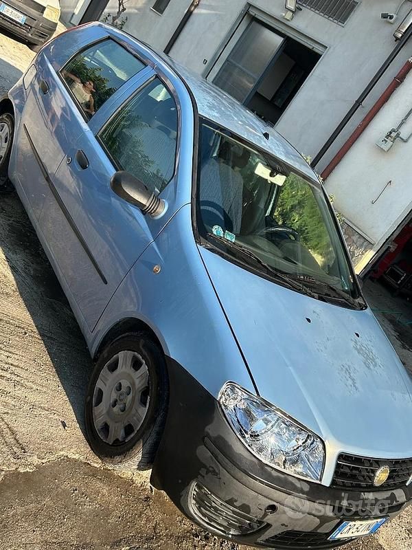 Usata Fiat Punto 2004 Blu Utilitaria
