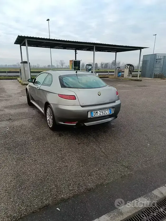 Usata Alfa Romeo GT 150 CV (110 kW) 2007 Grigio Coupé