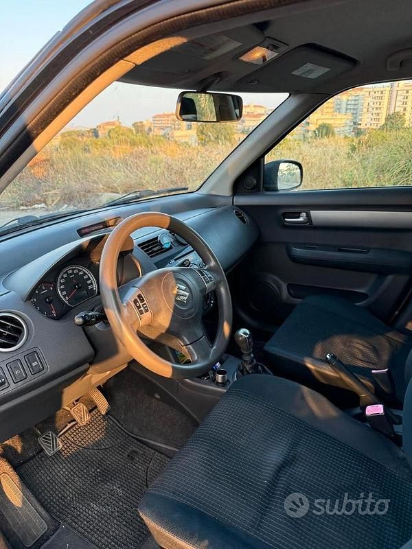 Usata Suzuki Swift 70 CV (51 kW) 2006 Nero Berlina