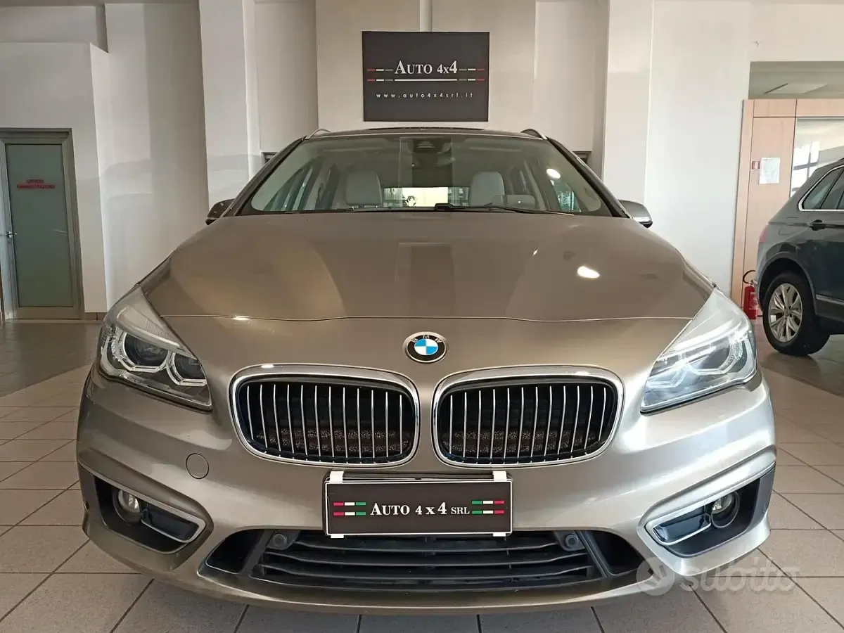 Usata BMW 220 Active Tourer Luxury Line 190 CV (139 kW) 2016 Blu Monovolume