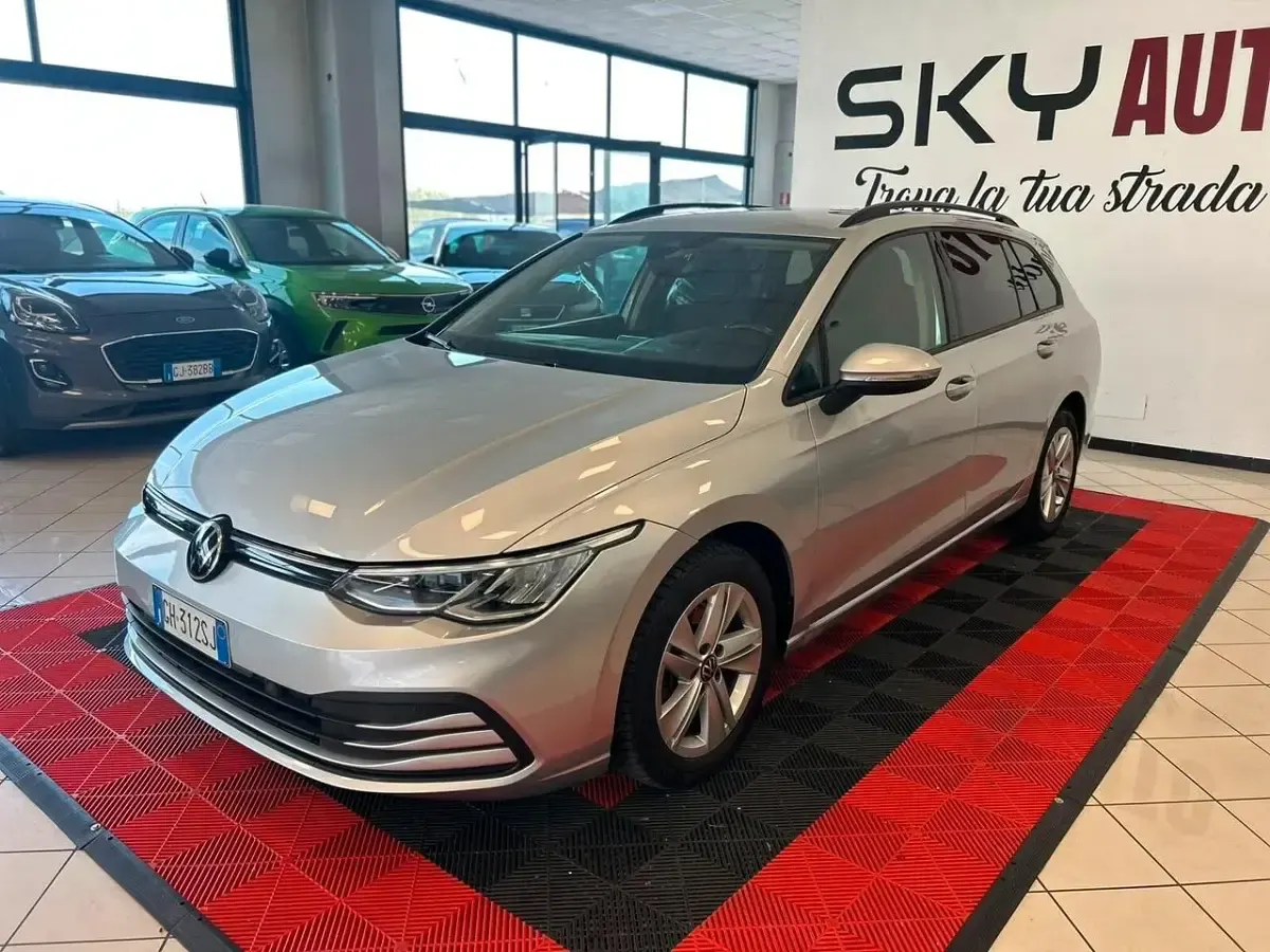 Usata VW Golf VIII Life 116 CV (85 kW) 2022 Argento Station wagon