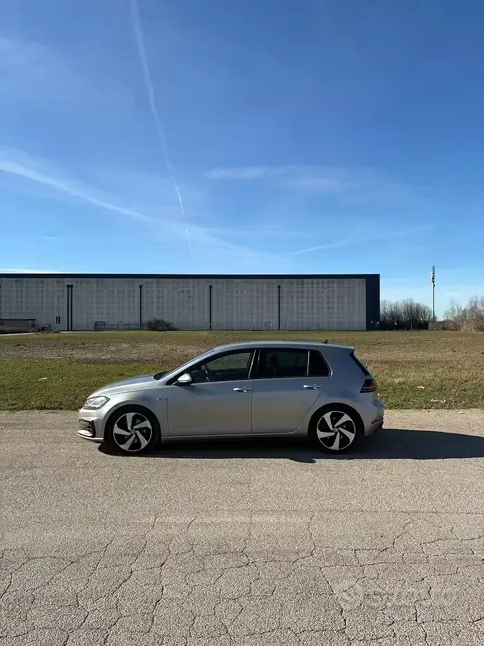 Usata VW Golf VII GTI 230 CV (169 kW) 2021 Grigio Utilitaria