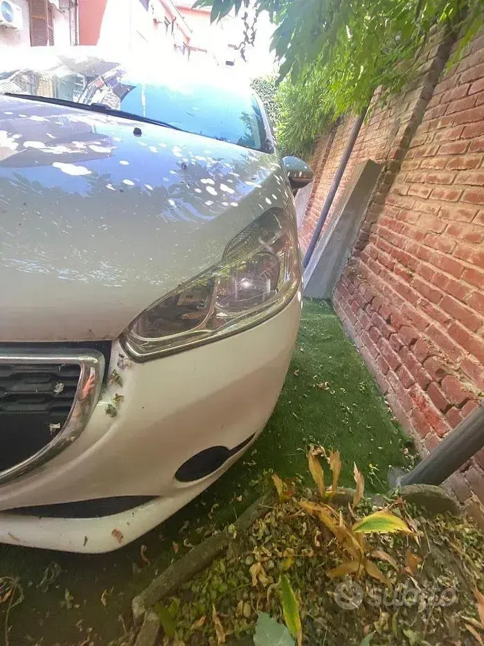 Usata Peugeot 208 68 CV (50 kW) 2015 Bianco Utilitaria