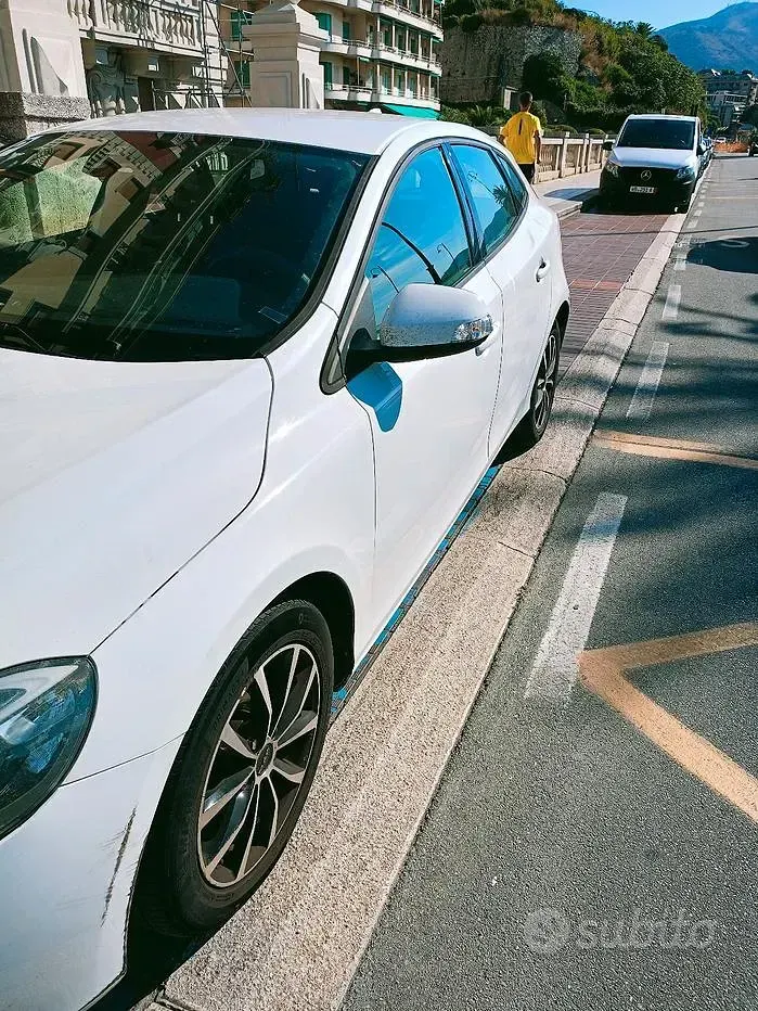 Usata Volvo V40 115 CV (84 kW) 2014 Bianco Berlina