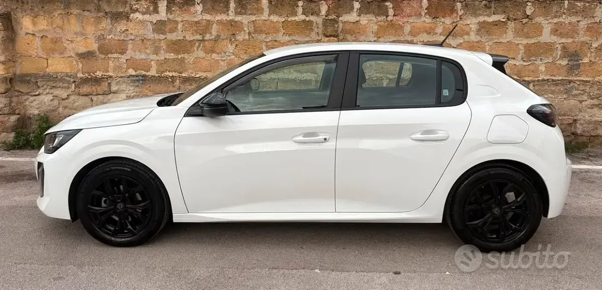 Usata Peugeot 208 75 CV (55 kW) 2023 Bianco Utilitaria