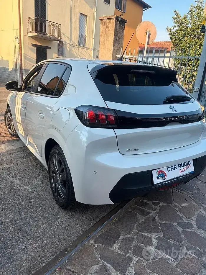 Usata Peugeot 208 75 CV (55 kW) 2022 Bianco Utilitaria