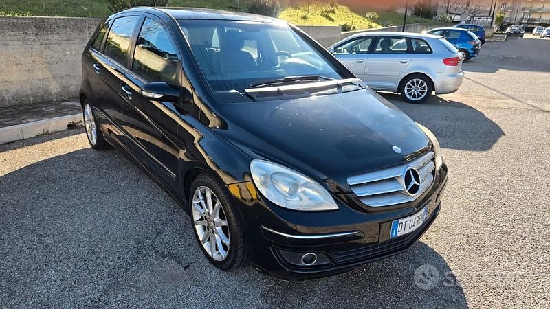 Usata Mercedes B180 109 CV (80 kW) 2008 Nero Monovolume
