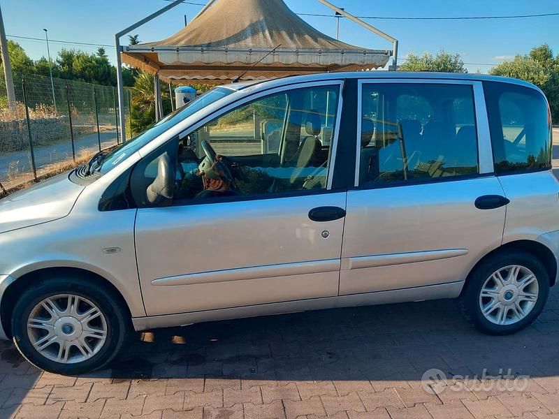 Usata Fiat Multipla 103 CV (75 kW) 2006 Grigio Monovolume