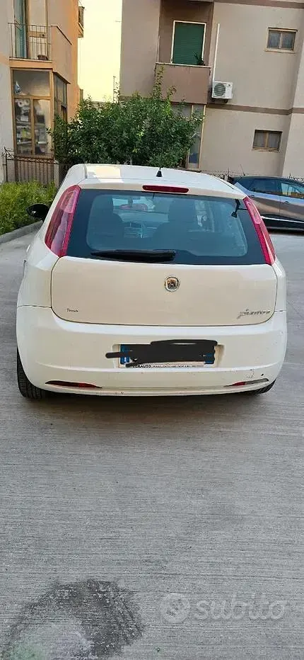 Usata Fiat Grande Punto 77 CV (56 kW) 2009 Bianco Utilitaria