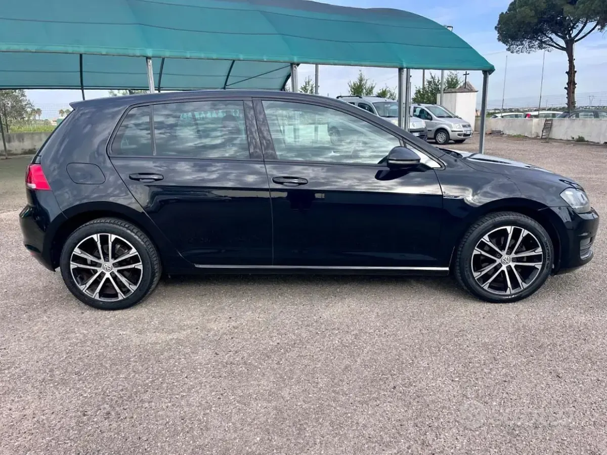 Usata VW Golf VII LOUNGE 110 CV (80 kW) 2015 Nero Berlina