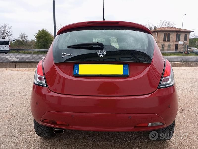 Usata Lancia Ypsilon 69 CV (50 kW) 2018 Rosso Utilitaria