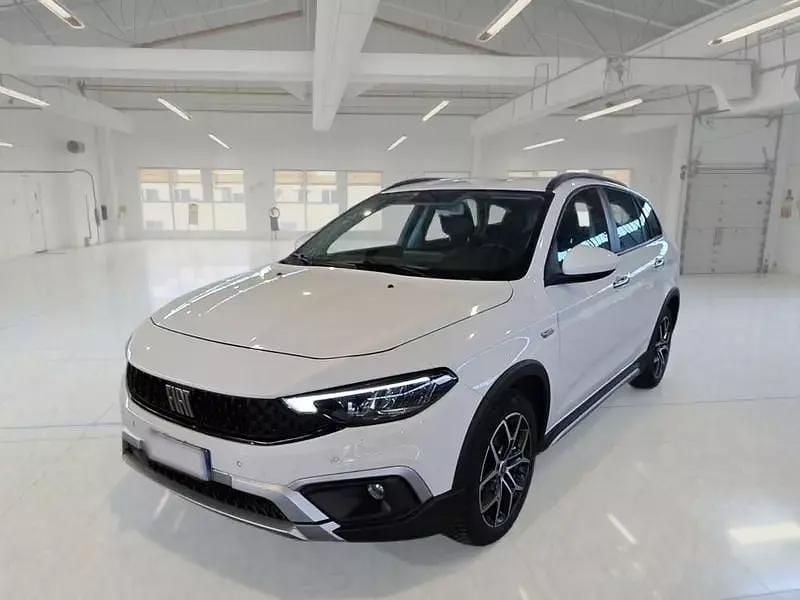 Bianco Usata 2024 Fiat Tipo Cross Station wagon | 21.250 € (Cara) - Immagine 1/4