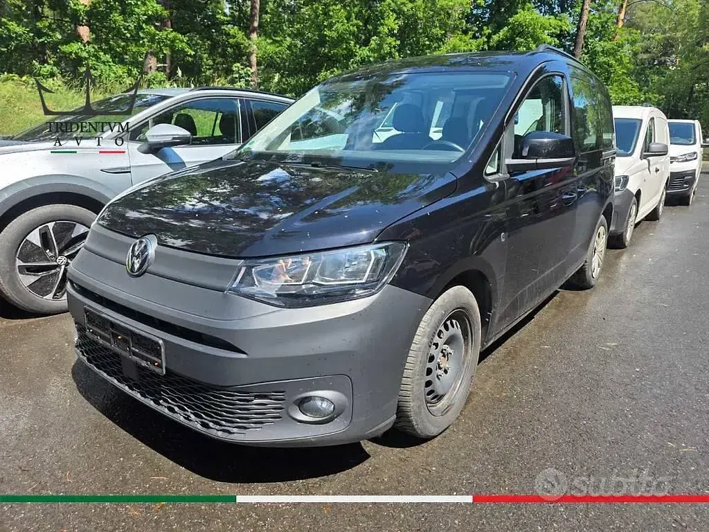Usata VW Caddy 122 CV (89 kW) 2022 Nero Monovolume