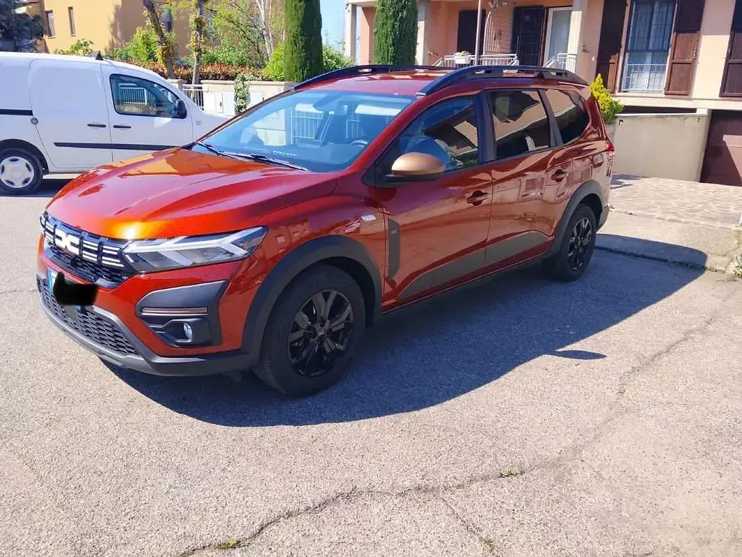 Usata Dacia Jogger Extreme 101 CV (74 kW) 2024 Arancione Monovolume