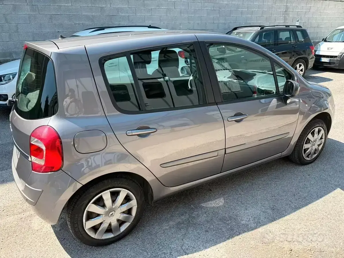 Usata Renault Modus 75 CV (55 kW) 2012 Grigio Monovolume