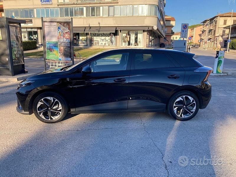 Usata MG MG4 EV Luxury 150 kW (204 CV) 2023 Nero Utilitaria