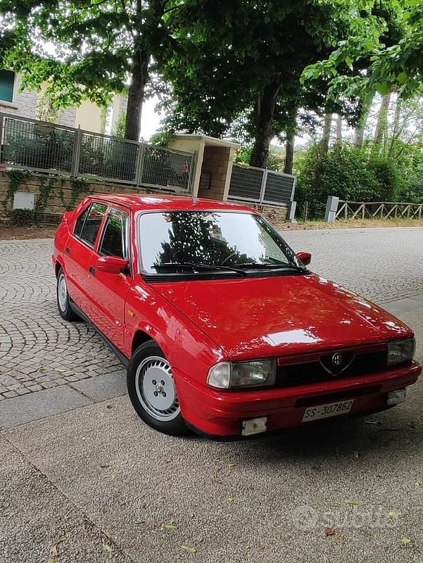 Usata Alfa Romeo 33 Quadrifoglio Verde 114 CV (83 kW) 1988 Rosso Berlina