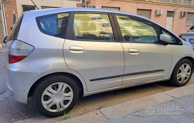 Usata 2009 Honda Jazz Due volumi | 6800 € (Buon prezzo) - Immagine 1/4