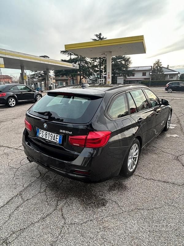 Usata BMW 320 Sport Line 190 CV (139 kW) 2018 Nero Station wagon