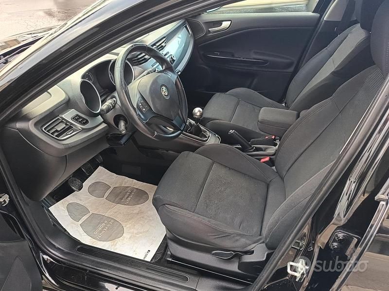 Usata Alfa Romeo Giulietta Progression 105 CV (77 kW) 2011 Nero Utilitaria