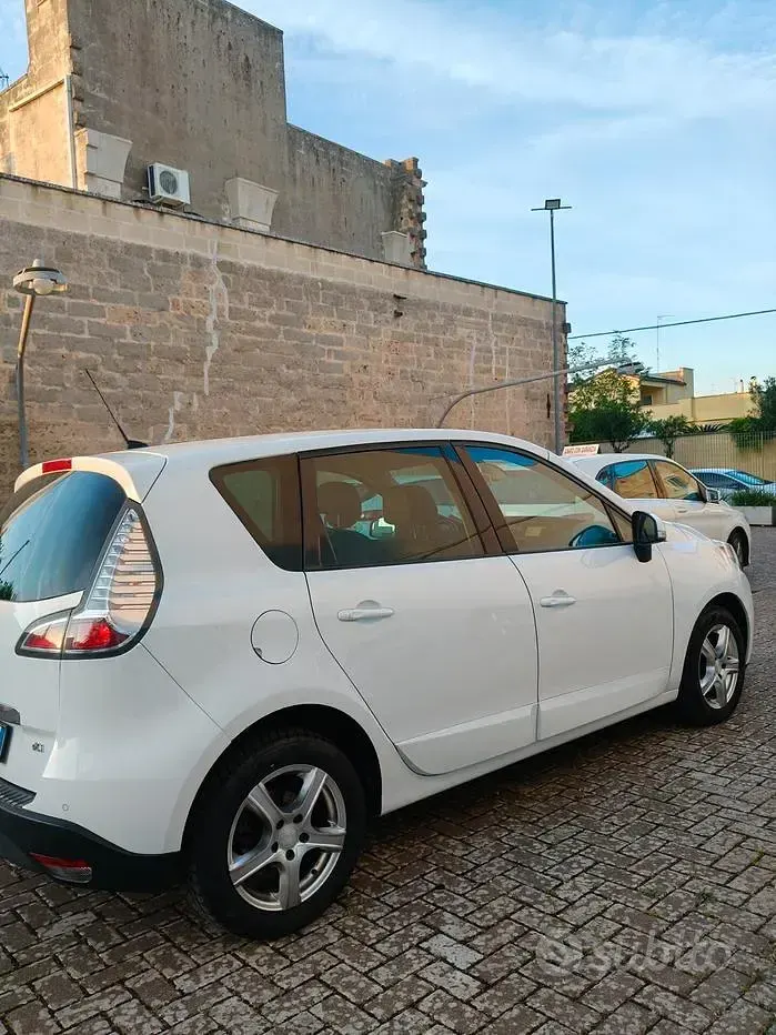 Usata Renault Scenic E-Tech XMOD 110 CV (80 kW) 2014 Bianco Monovolume