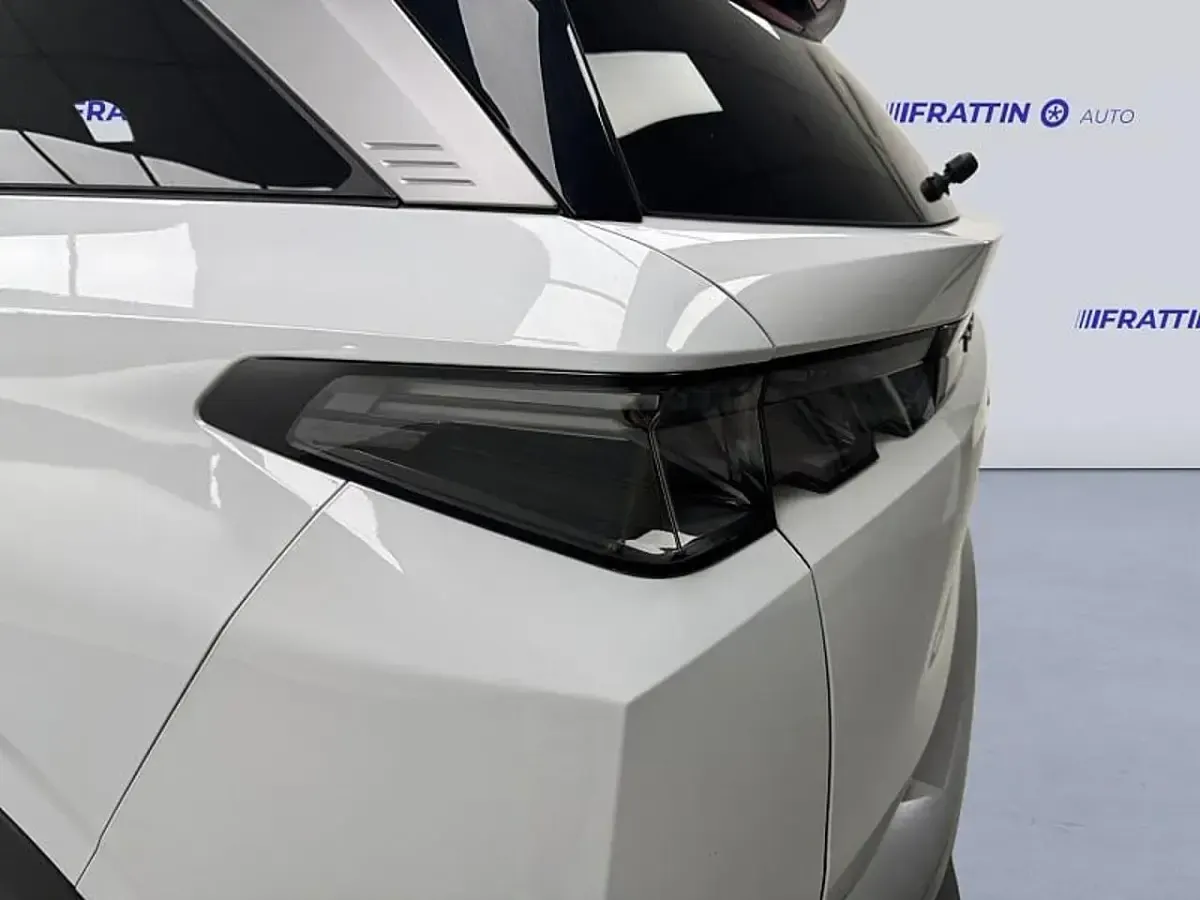 Usata Peugeot 5008 GT 196 CV (144 kW) 2025 Bianco SUV