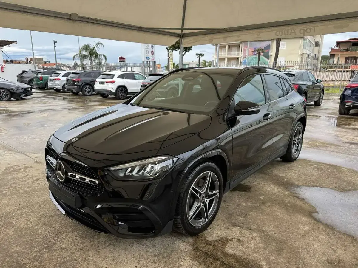 Usado Mercedes GLA180 AMG Line Premium Plus 116 CV (85 kW) 2023 Negro SUV