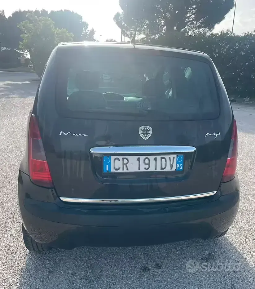 Usata Lancia Musa 101 CV (74 kW) 2004 Marrone Monovolume