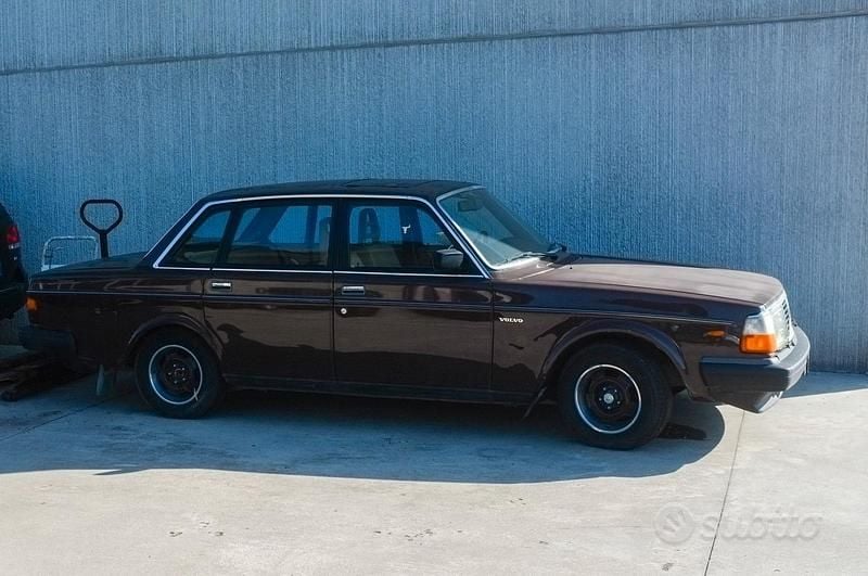 Marrone Usata 1980 Volvo 244 Tre volumi | 6500 € - Immagine 1/4