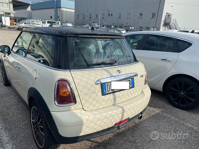 Usata Mini ONE 95 CV (69 kW) 2007 Beige Utilitaria
