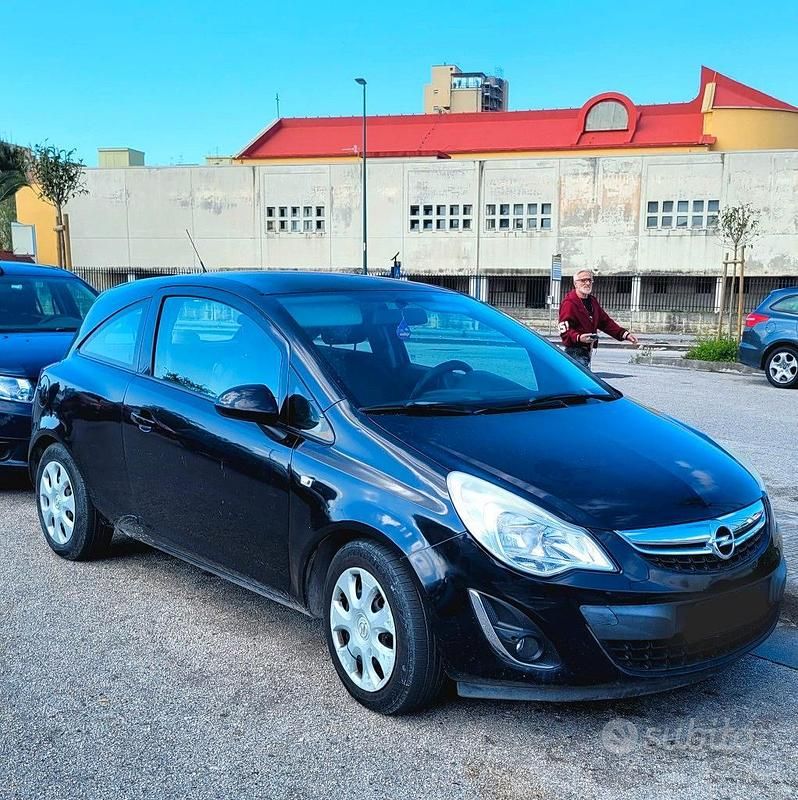 Usata Opel Corsa 85 CV (62 kW) 2011 Nero Utilitaria
