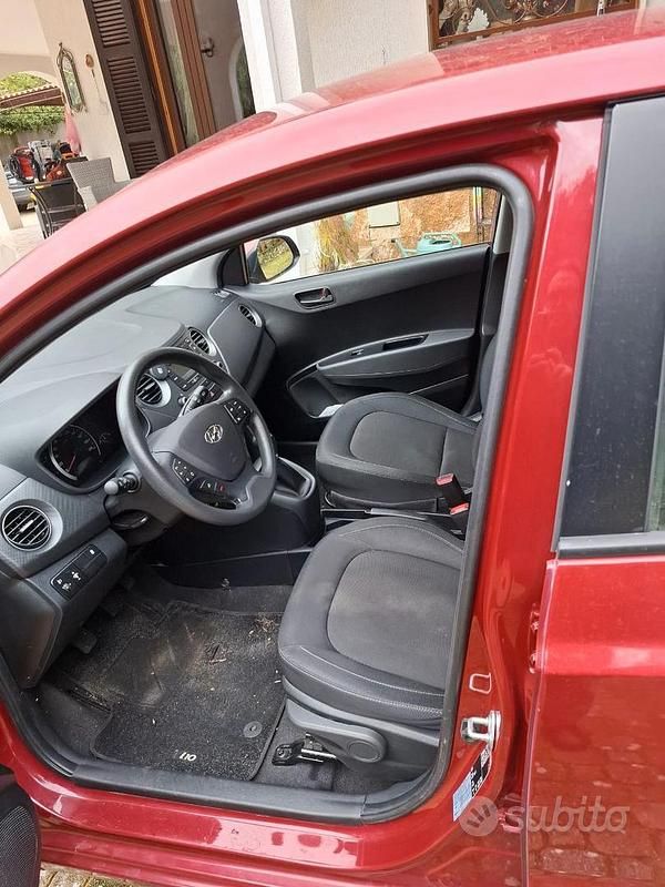 Usata Hyundai i10 Comfort 67 CV (49 kW) 2018 Rosso Utilitaria