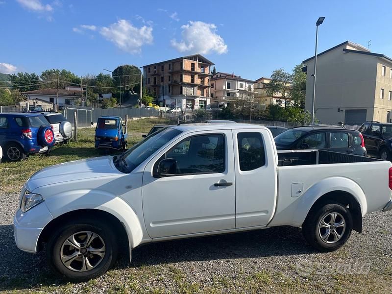 Usata Nissan Navara 174 CV (127 kW) 2007 Bianco Pick-up
